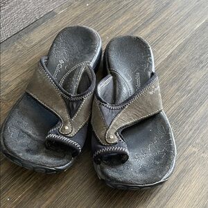 Columbia Two-Tone Casual Sandals